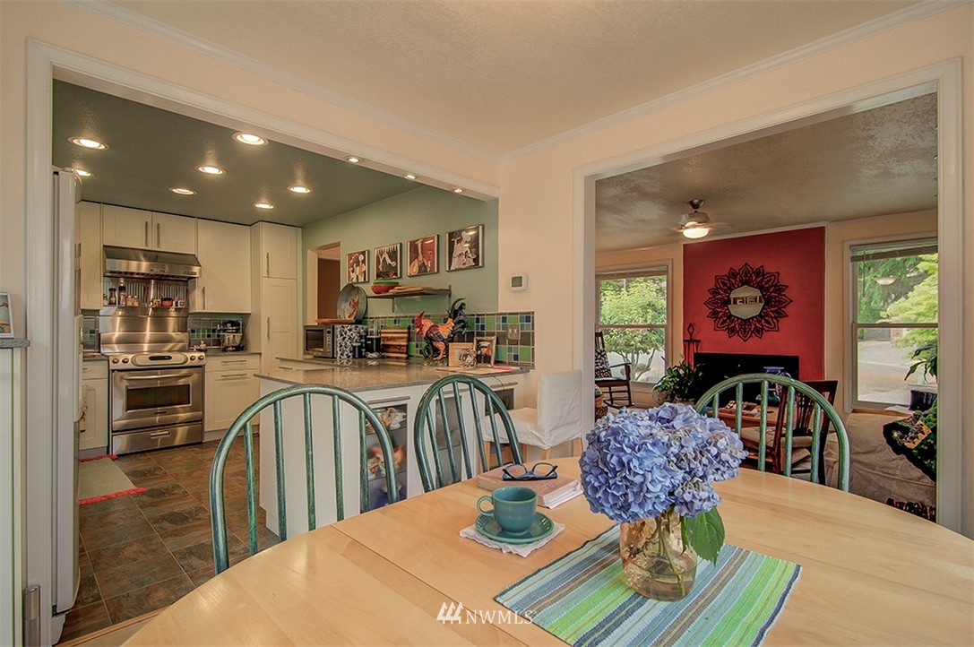 15812 130th Place Southeast Renton, WA 98058 - Photo 8 of 25 Gallery Image 8