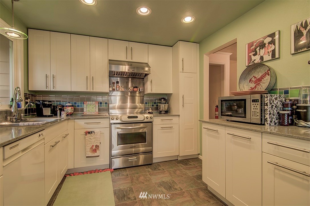 15812 130th Place Southeast Renton, WA 98058 - Photo 9 of 25 Gallery Image 9