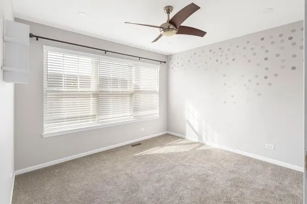 $414,500 | 375 North Commerce Street, Aurora, IL 60504