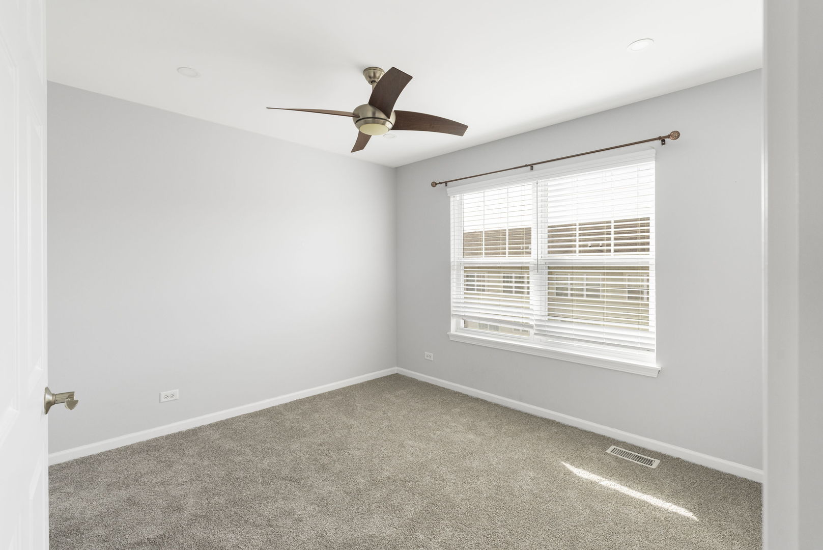 375 North Commerce Street Aurora, IL 60504 - Photo 16 of 18