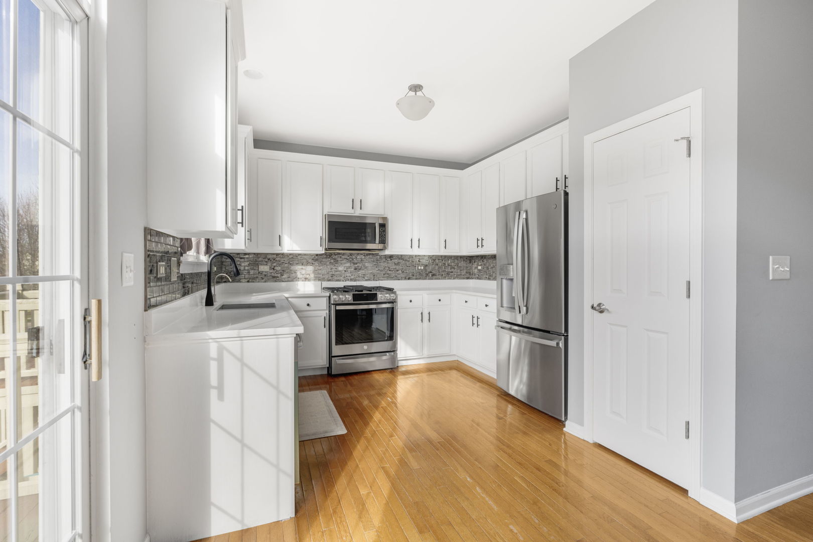 375 North Commerce Street Aurora, IL 60504 - Photo 3 of 18