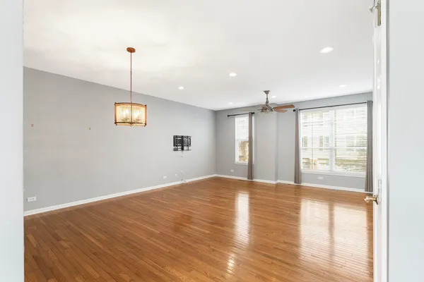 $414,500 | 375 North Commerce Street, Aurora, IL 60504