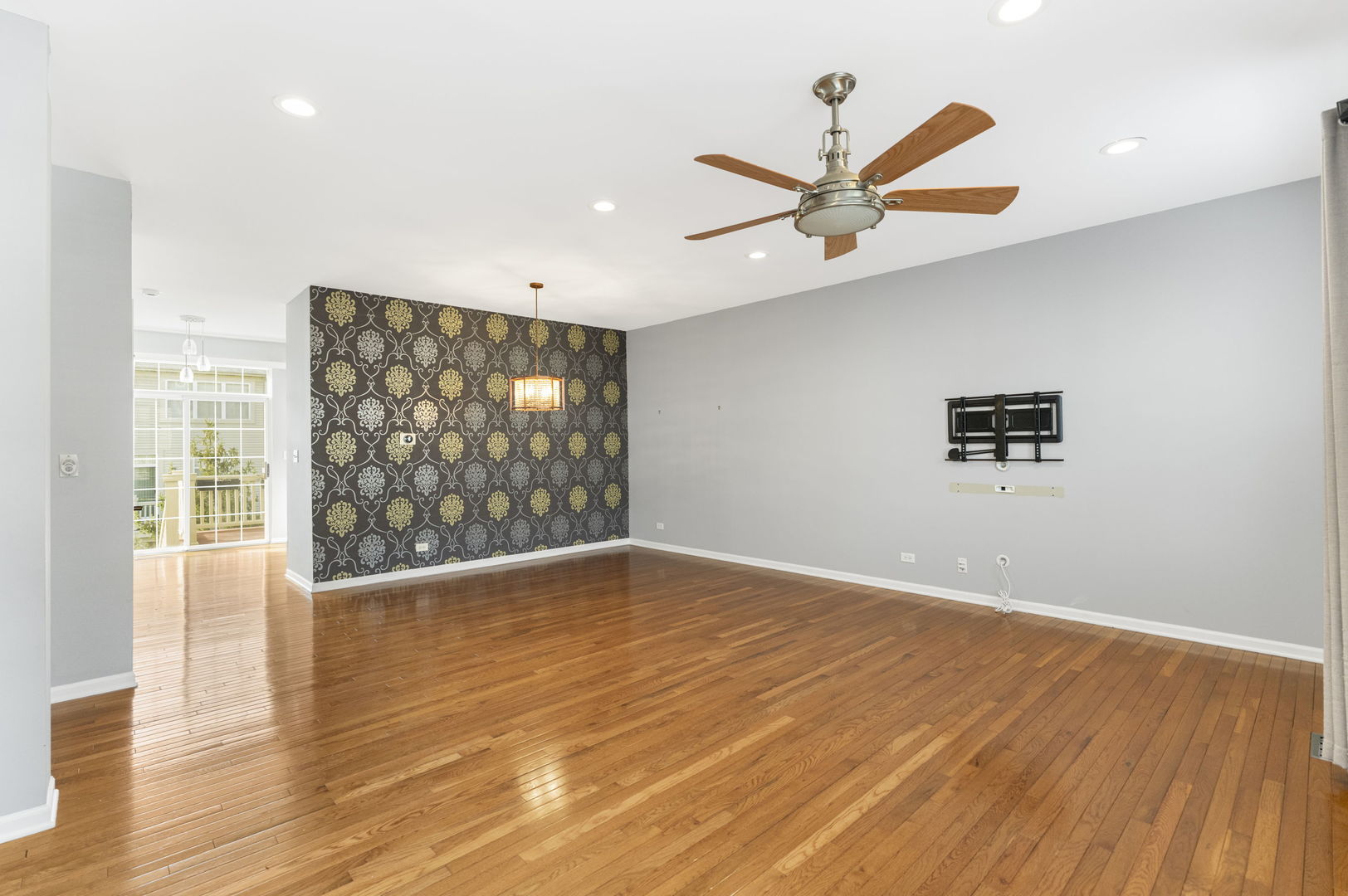 375 North Commerce Street Aurora, IL 60504 - Photo 5 of 18