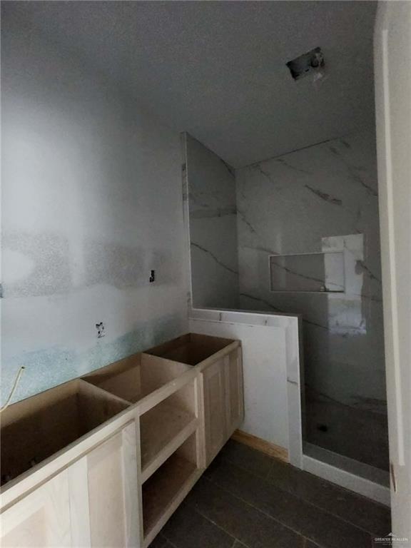 301 North 31st Street Hidalgo, TX 78557 - Photo 9 of 11 a utility room with dryer and washer