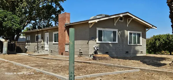 a view of a yard