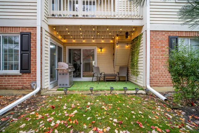 $309,000 | 1345 East Evergreen Drive, Unit 3, Palatine, IL 60074