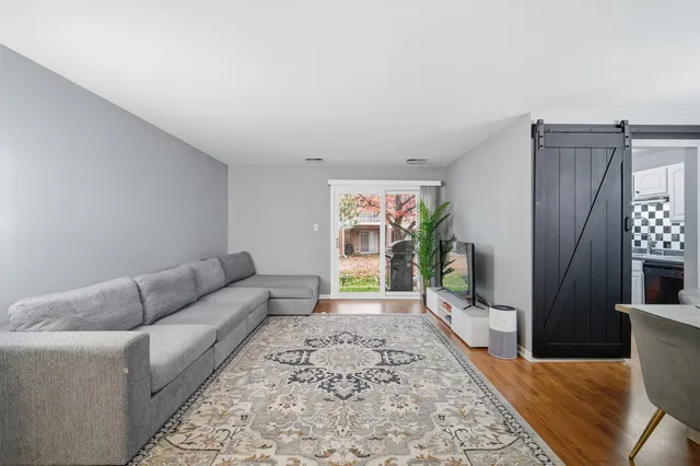 $309,000 | 1345 East Evergreen Drive, Unit 3, Palatine, IL 60074