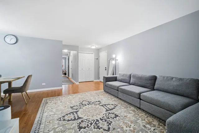 $309,000 | 1345 East Evergreen Drive, Unit 3, Palatine, IL 60074