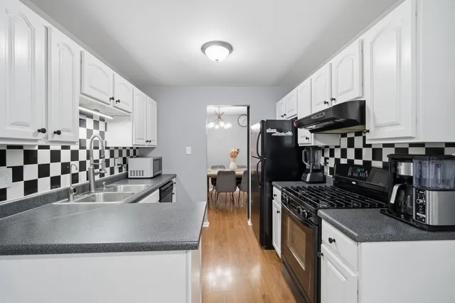 $309,000 | 1345 East Evergreen Drive, Unit 3, Palatine, IL 60074