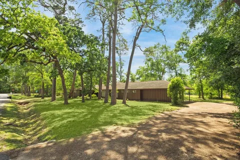 $2,500,000 | 3 Valley Forge Drive, Bunker Hill Village, TX 77024