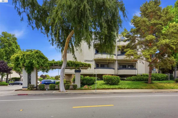 $479,000 | 25930 Kay Avenue, Unit 302, Hayward, CA 94545