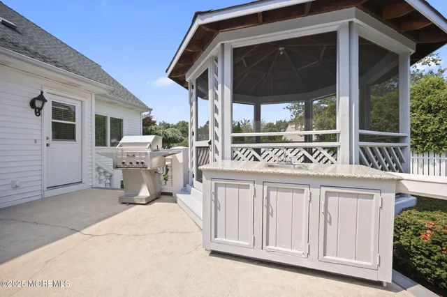 a view of a house with porch