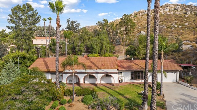 16940 Cll Espuela Riverside, CA 92504 - Photo 4 of 35 Gallery Image 4