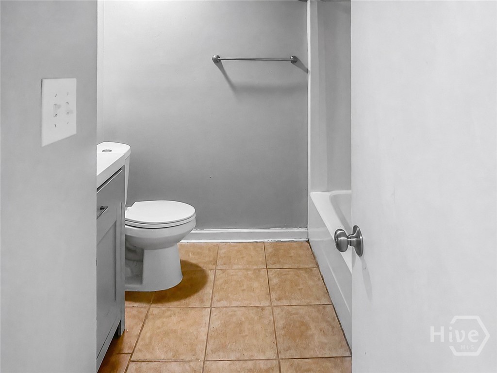 422 Edgewater Road Savannah, GA 31406 - Photo 5 of 10