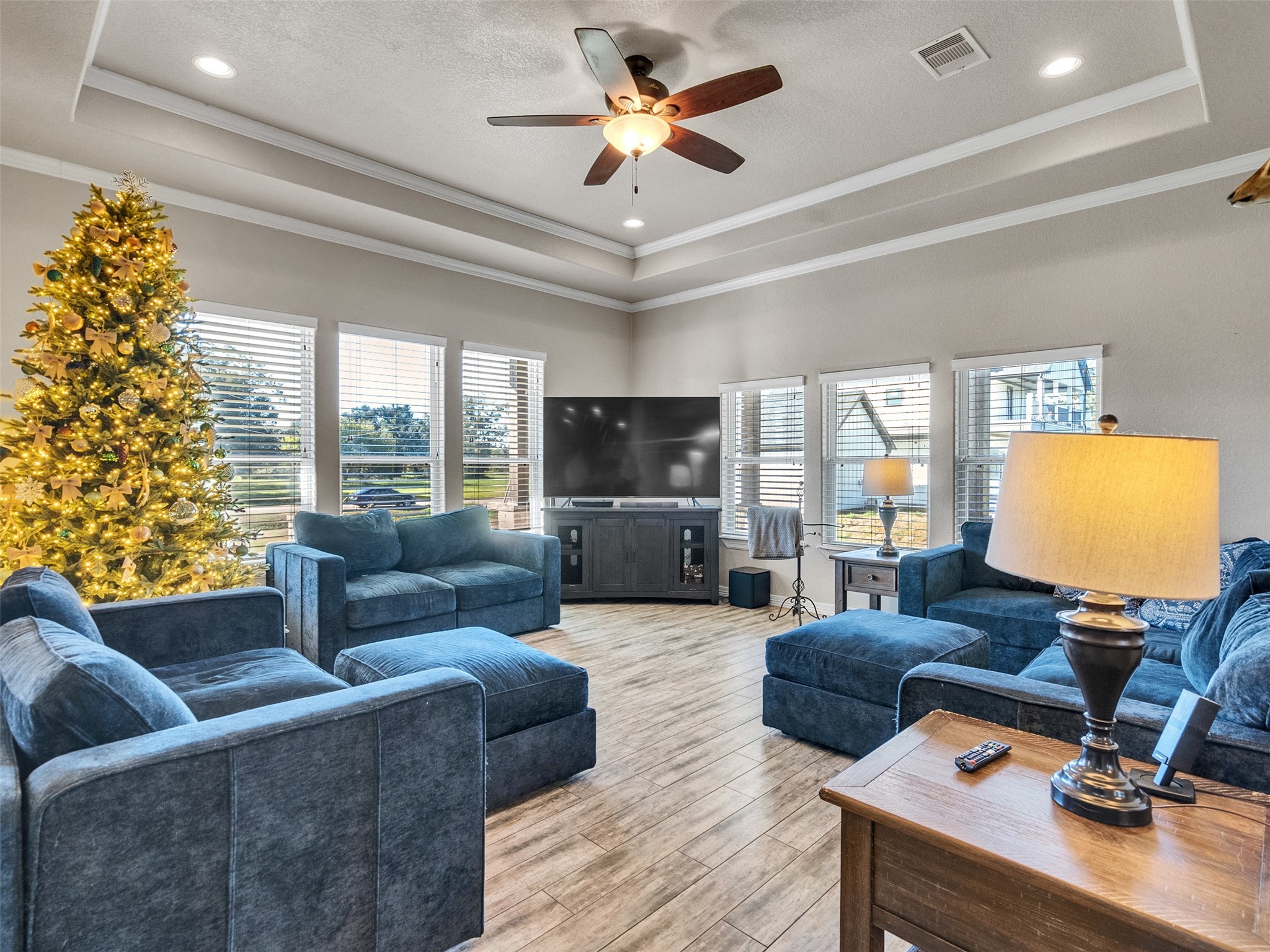 155 Horse Shoe Trail Angleton, TX 77515 - Photo 5 of 29 a living room with furniture and a flat screen tv