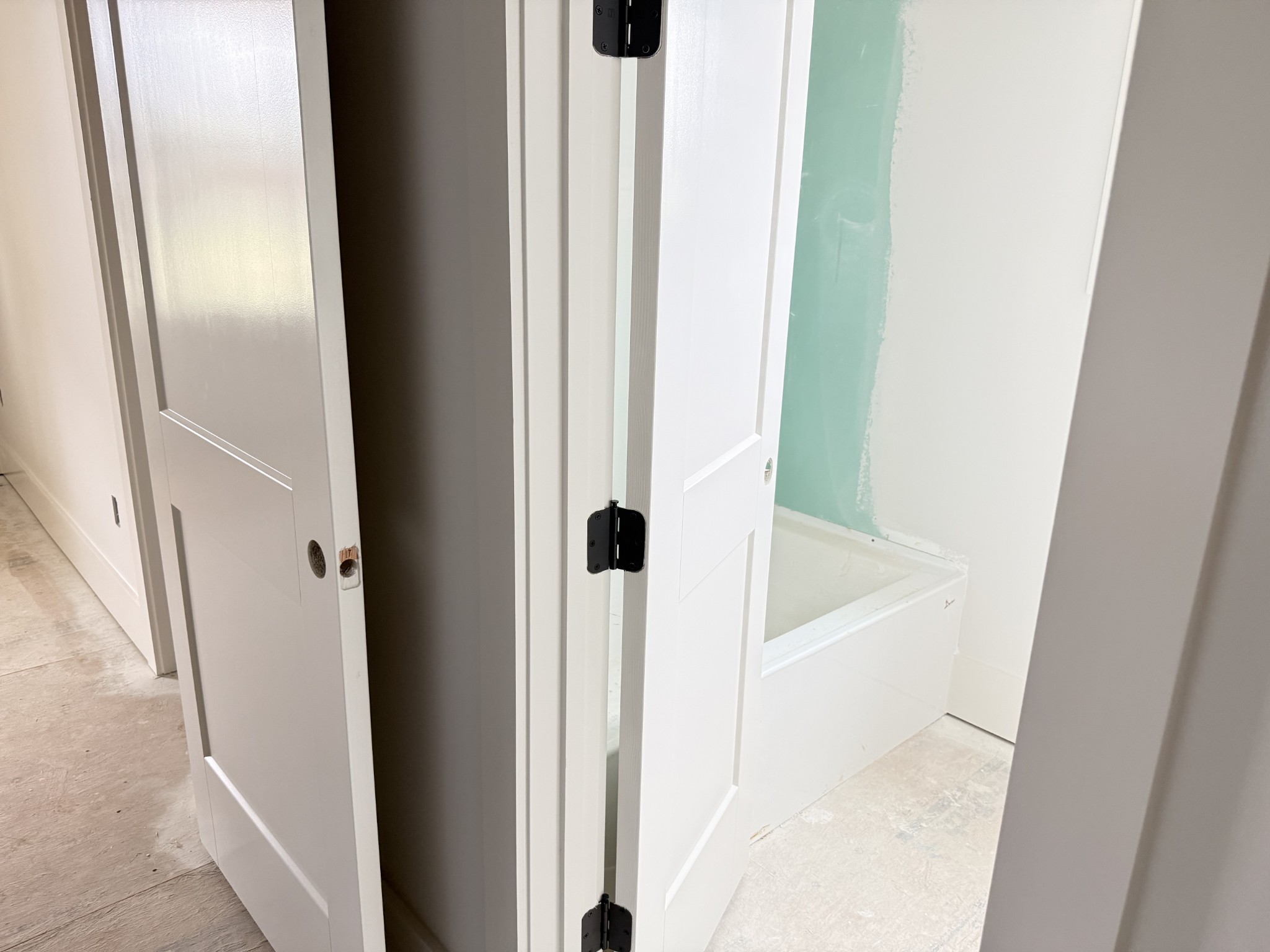 2817 Unionville Road Chapel Hill, TN 37034 - Photo 24 of 27 a bathroom with a bathtub