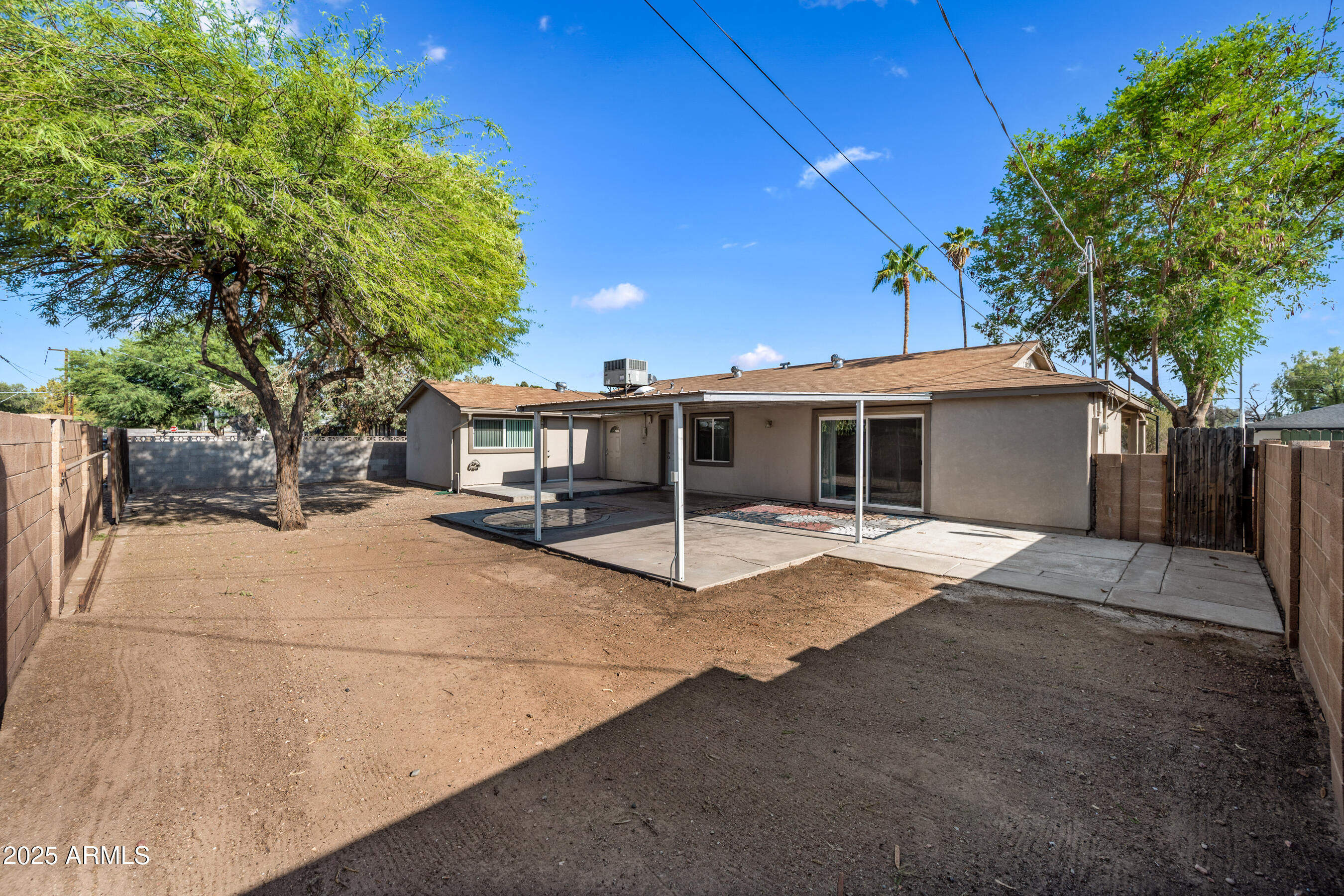 2320 West Freeway Lane Phoenix, AZ 85021 - Photo 20 of 23 Big back yard