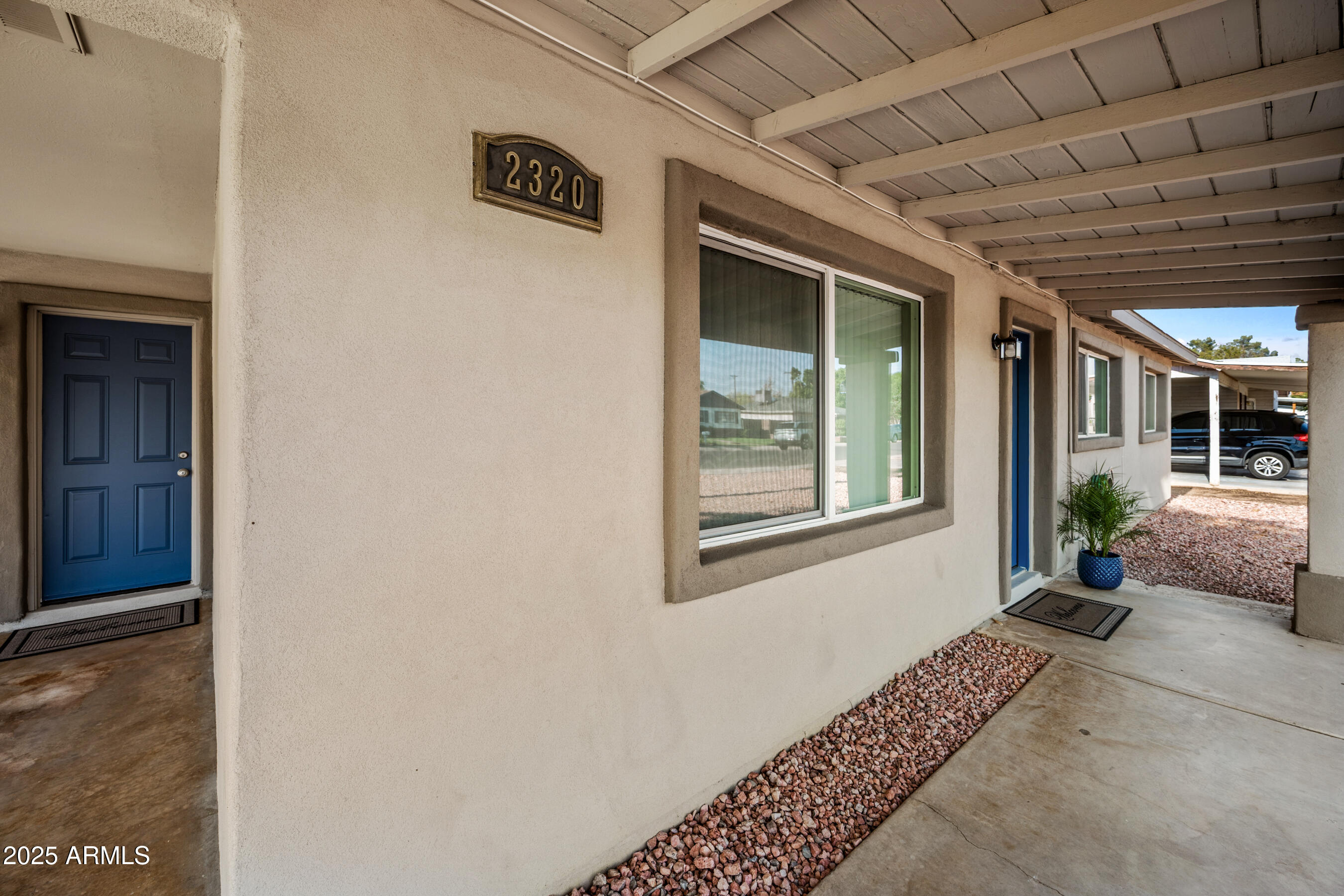 2320 West Freeway Lane Phoenix, AZ 85021 - Photo 3 of 23 Stucco exterior