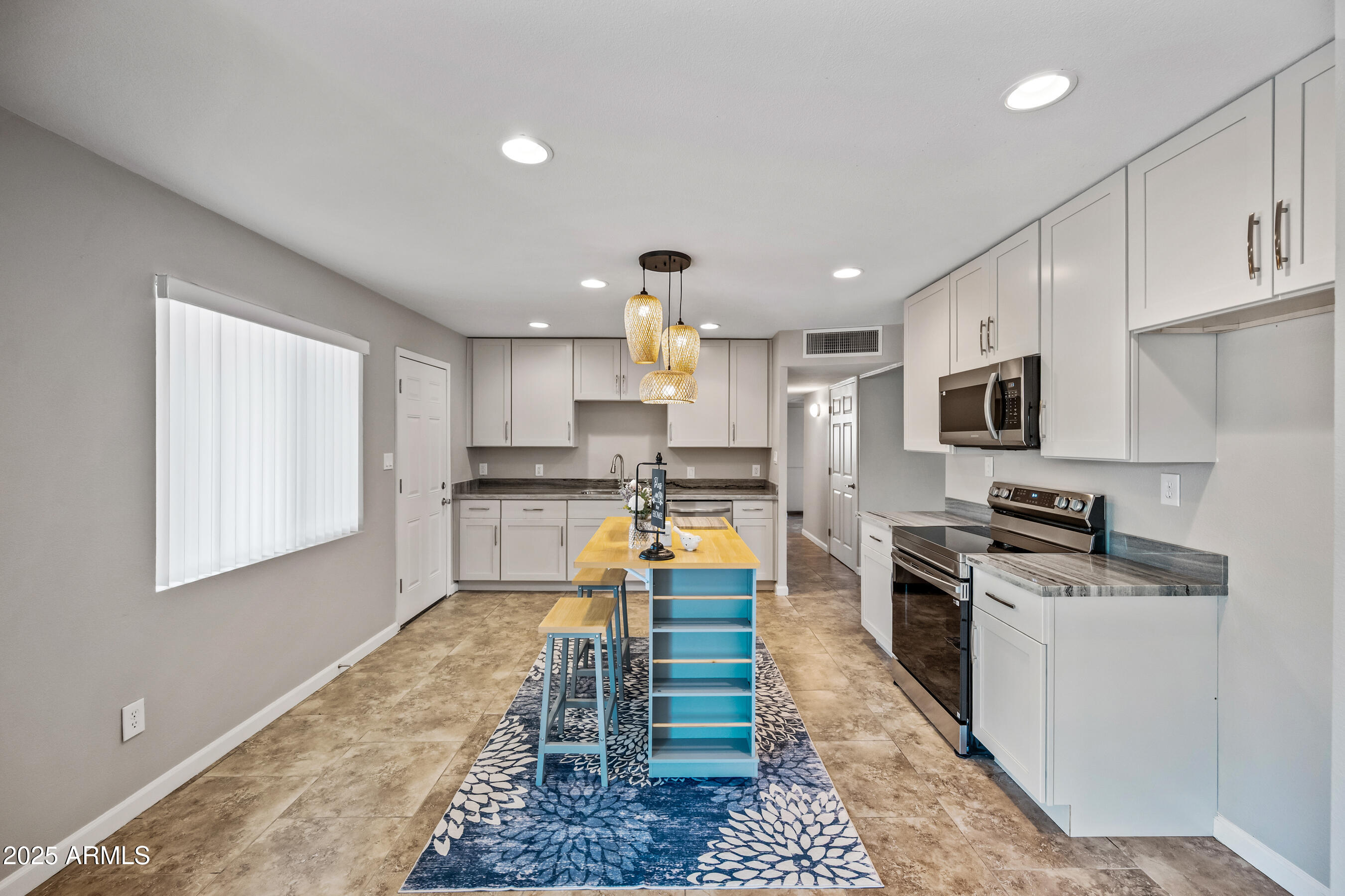 2320 West Freeway Lane Phoenix, AZ 85021 - Photo 7 of 23 Granite Counters