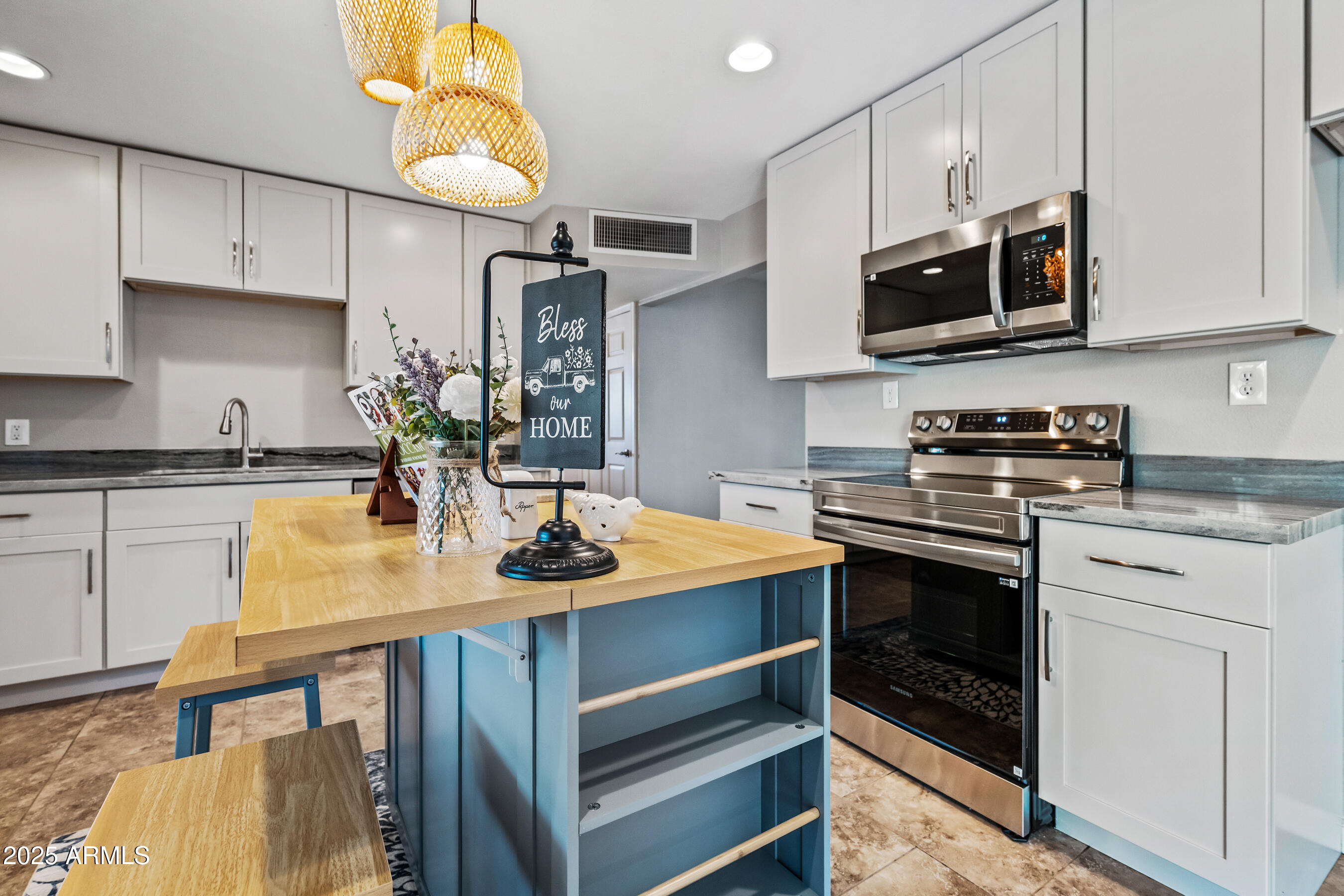 2320 West Freeway Lane Phoenix, AZ 85021 - Photo 10 of 23 New stainless steel appliances