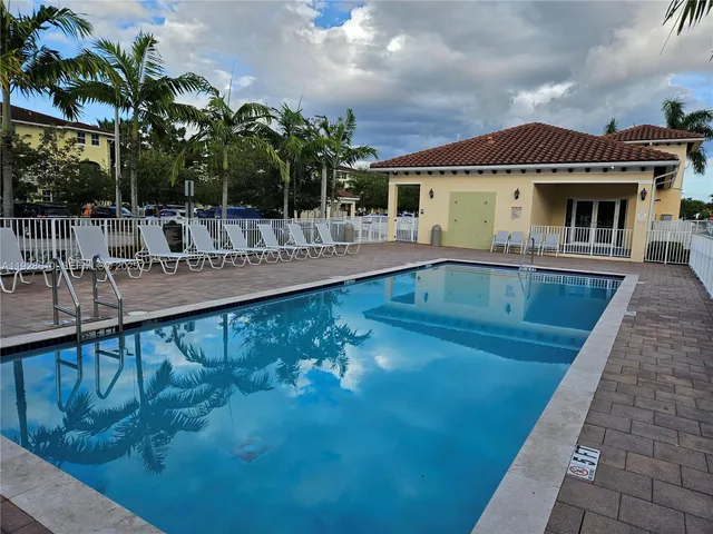 $3,100 | 290 Northwest 109th Avenue, Unit 107, Miami, FL 33172