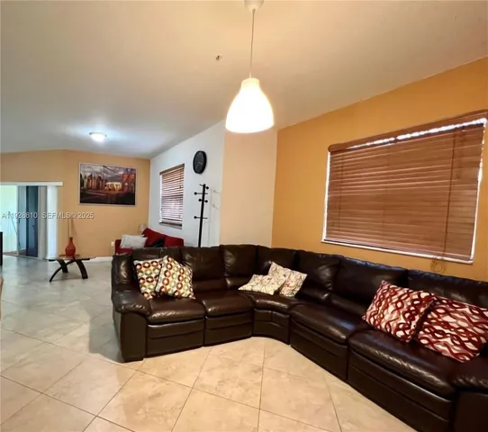 $3,100 | 290 Northwest 109th Avenue, Unit 107, Miami, FL 33172
