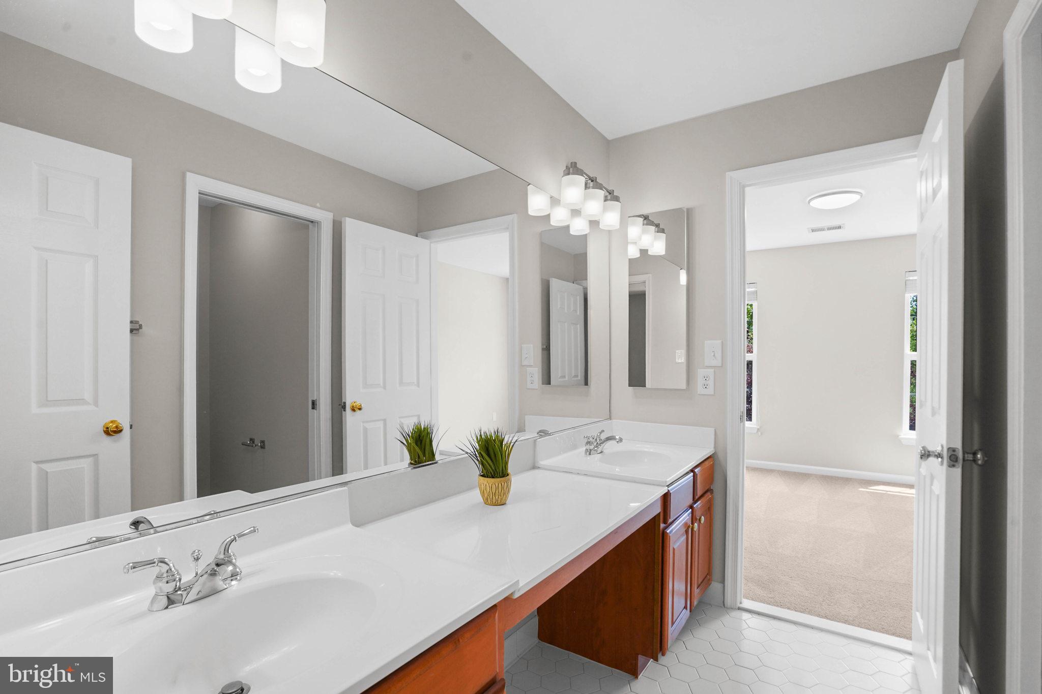 14309 Brass Wheel Road Boyds, MD 20841 - Photo 31 of 59 Jack& Jill full bath