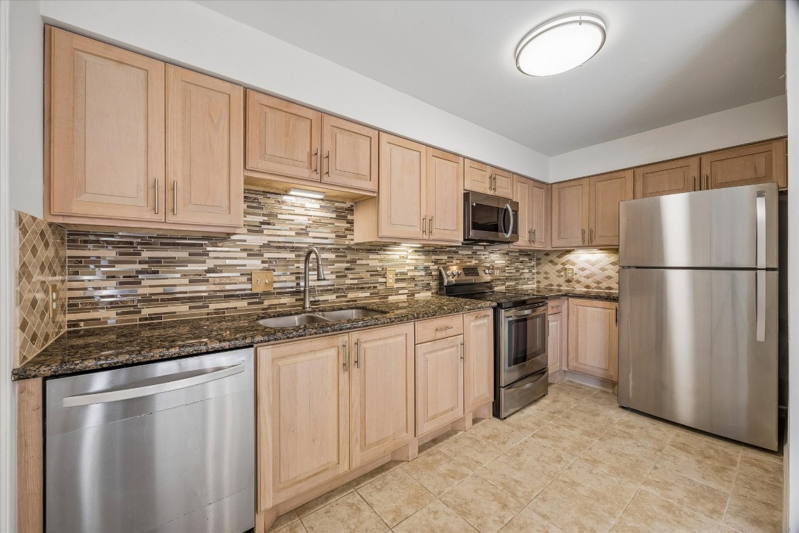 9481 Fondren Road Houston, TX 77074 - Photo 6 of 19