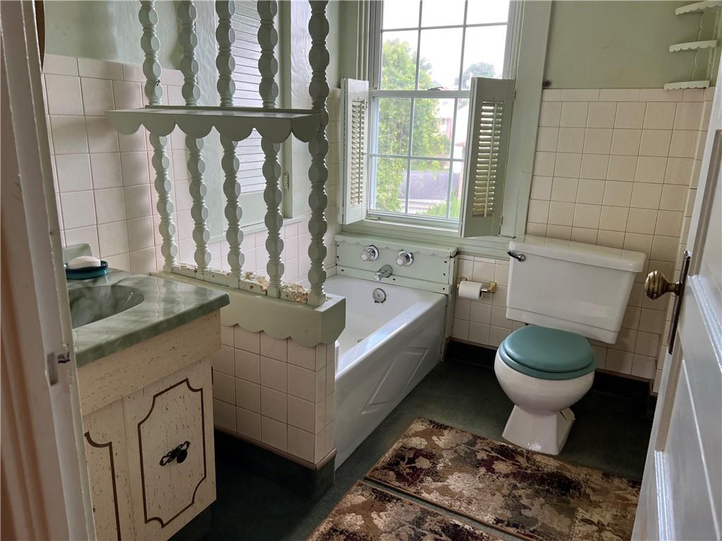 610 Walnut Drive Donora, PA 15033 - Photo 10 of 16 a bathroom with a granite countertop toilet a sink and a bathtub