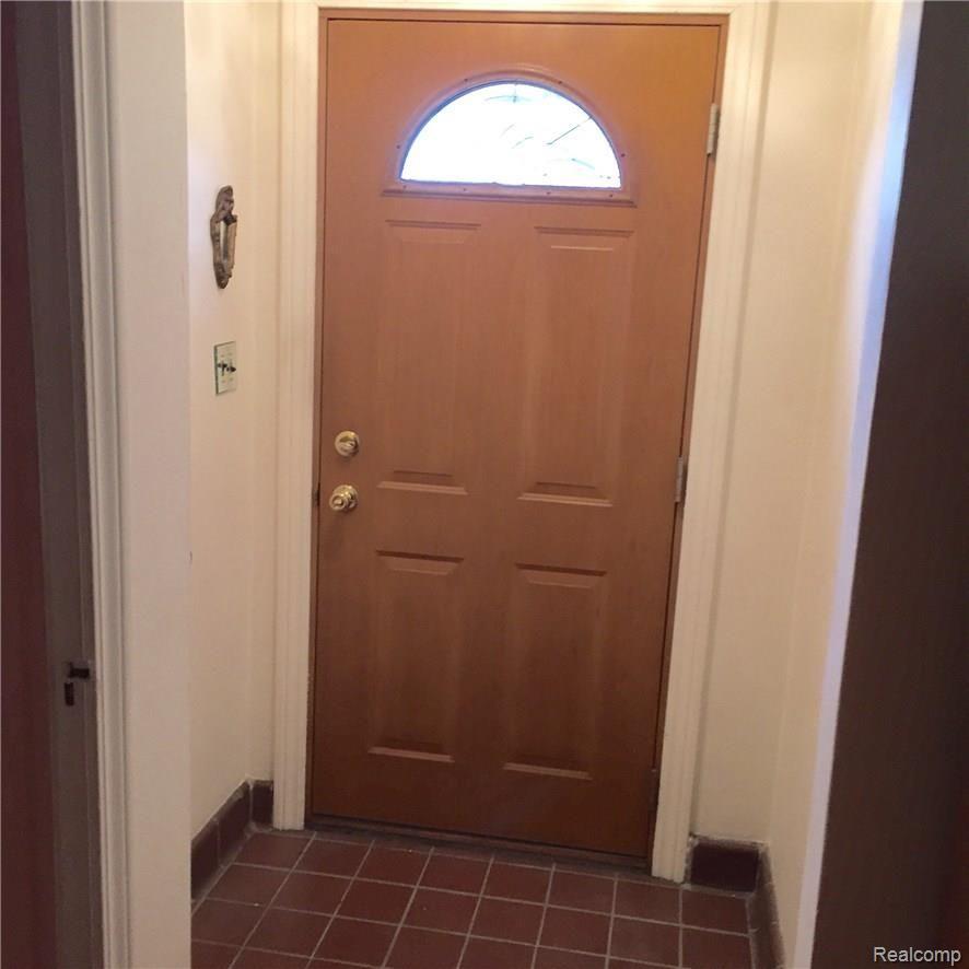 21844 Northline Road Taylor, MI 48180 - Photo 2 of 19 entry.jpg