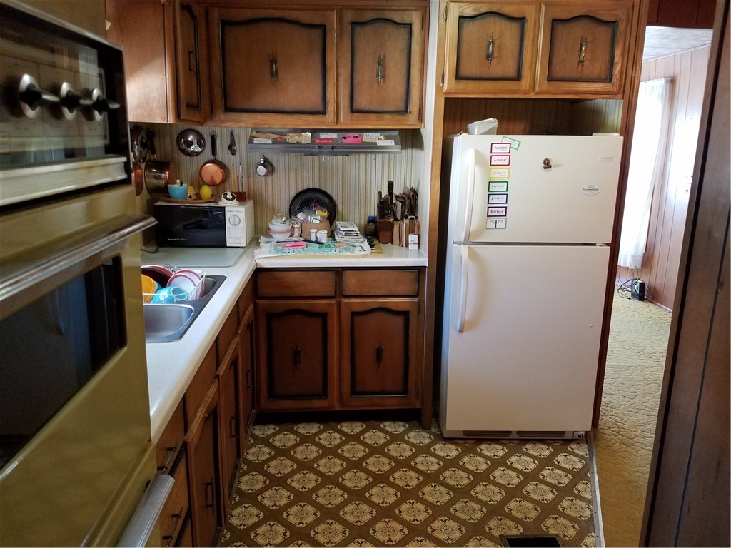 979 Tollgate Village Road Warwick, RI 02886 - Photo 2 of 6 Kitchen