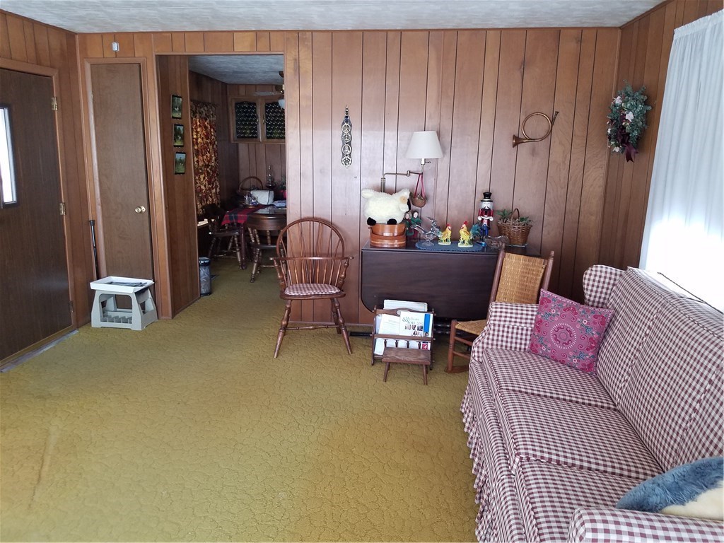 979 Tollgate Village Road Warwick, RI 02886 - Photo 4 of 6 Living Area