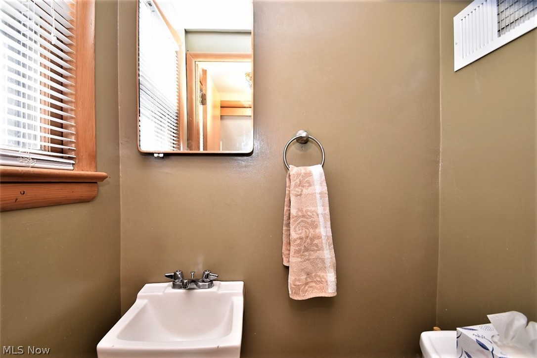 3822 Severn Road Cleveland Heights, OH 44118 - Photo 14 of 35