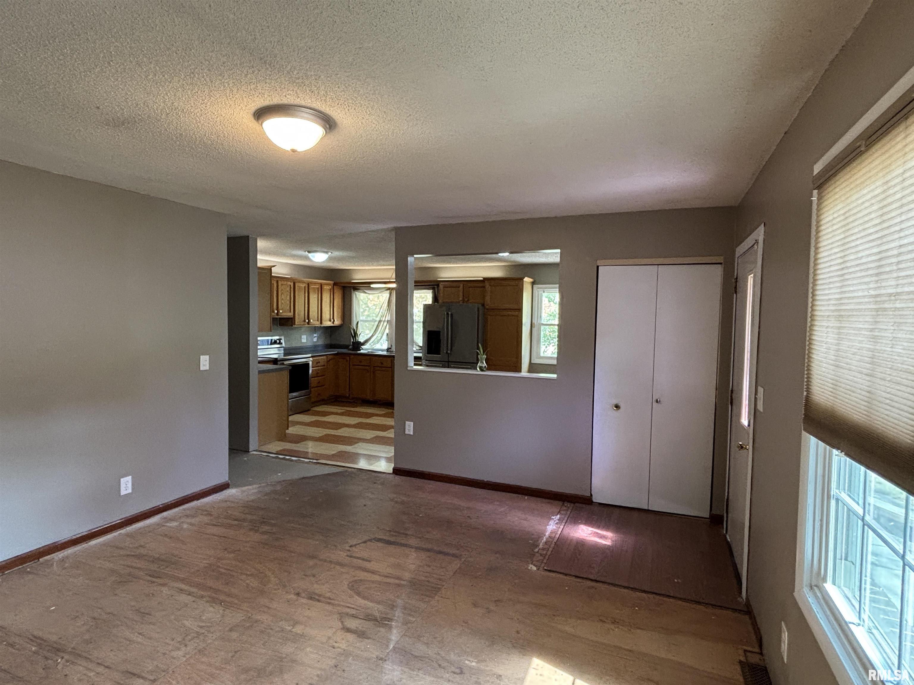 1301 Sharon Lane Springfield, IL 62702 - Photo 5 of 24