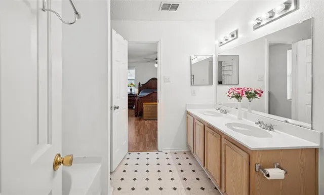 $275,000 | 1516 Windy Meadows Drive, Burleson, TX 76028