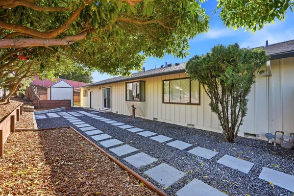 a view of a house with a yard