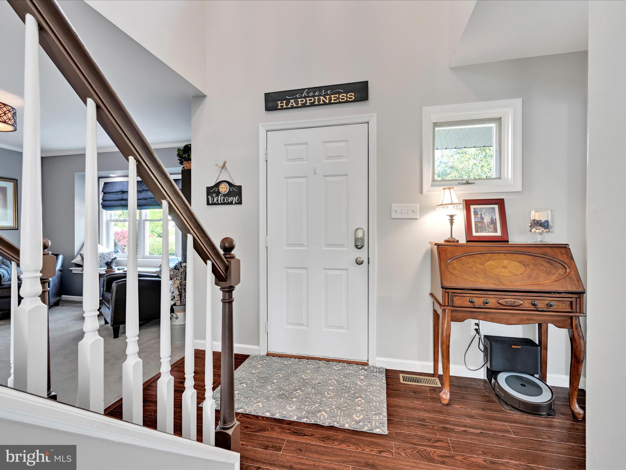 1220 Roberts Road Gilbertsville, PA 19525 - Photo 5 of 37 Foyer