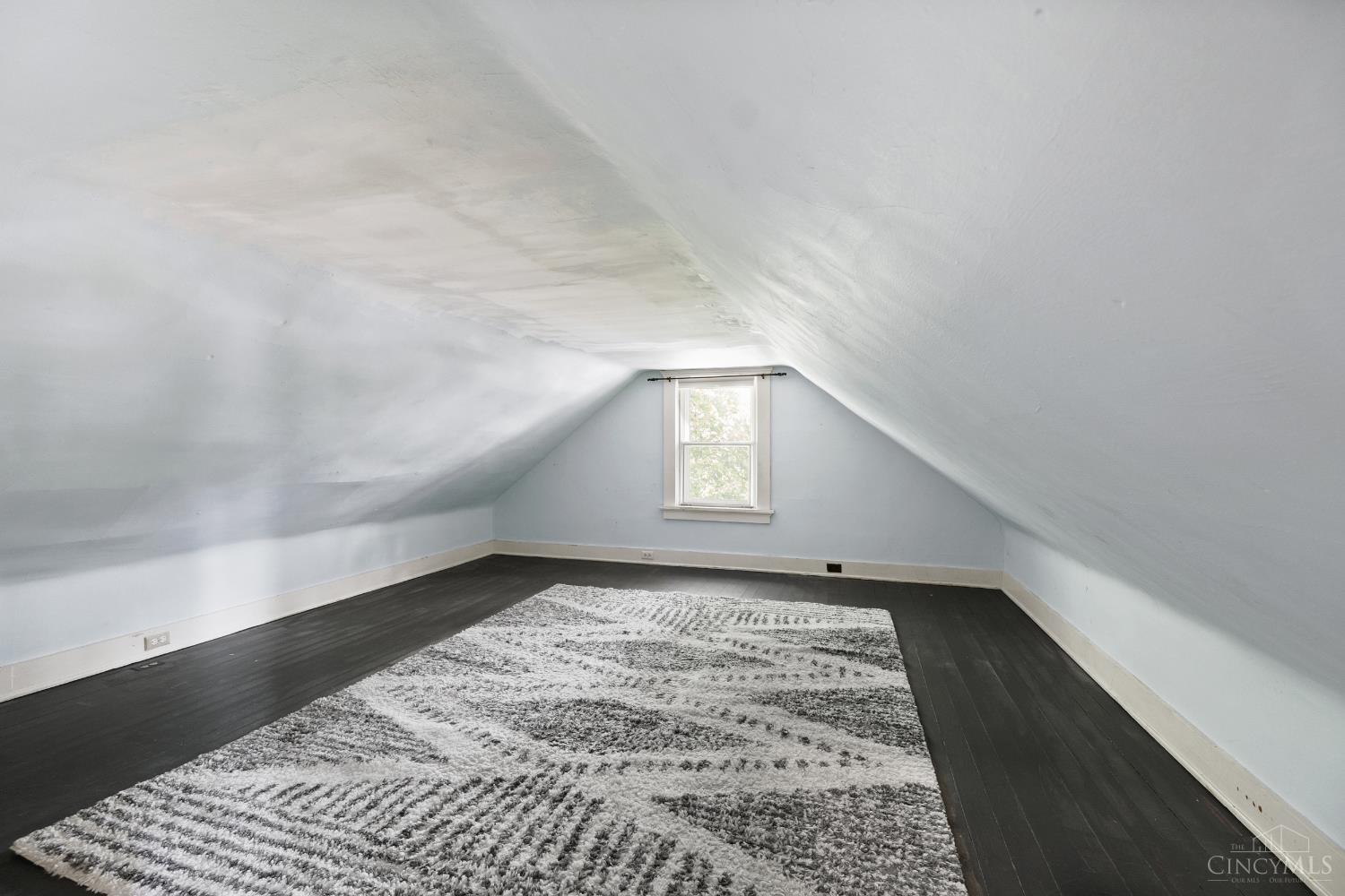 6606 Murray Road Cincinnati, OH 45227 - Photo 20 of 29 Bonus room off 2nd bedroom makes great study, playroom, or turn it into your dream closet.