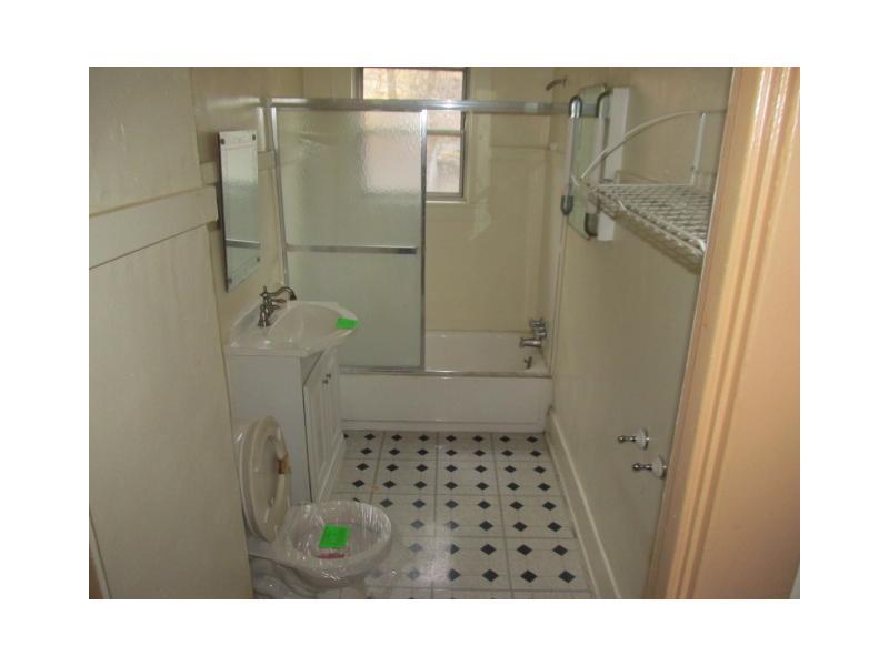 799 Guys Run Road Pittsburgh, PA 15238 - Photo 7 of 10 Full Bath.
