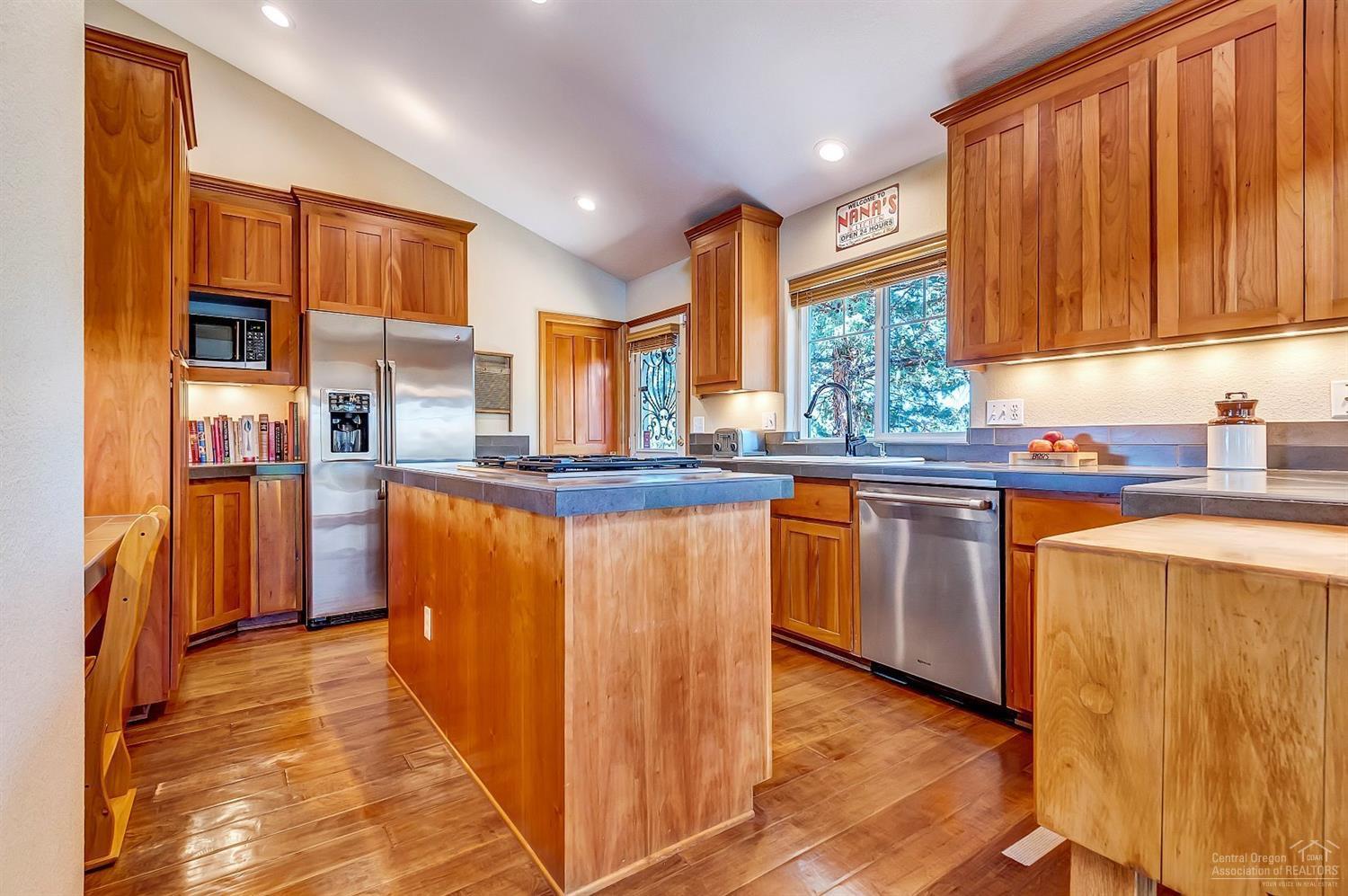 62050 Dodds Road Bend, OR 97701 - Photo 9 of 24 Efficient chef's kitchen boasts porcelai