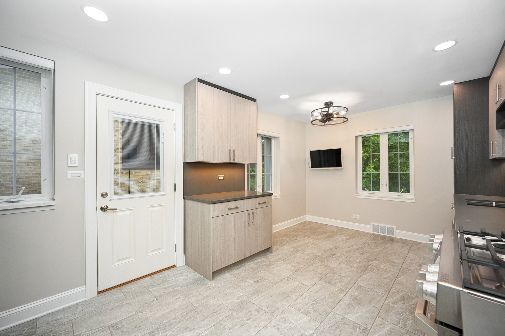 721 Lenox Road Glen Ellyn, IL 60137 - Photo 14 of 43 Gallery Image 14