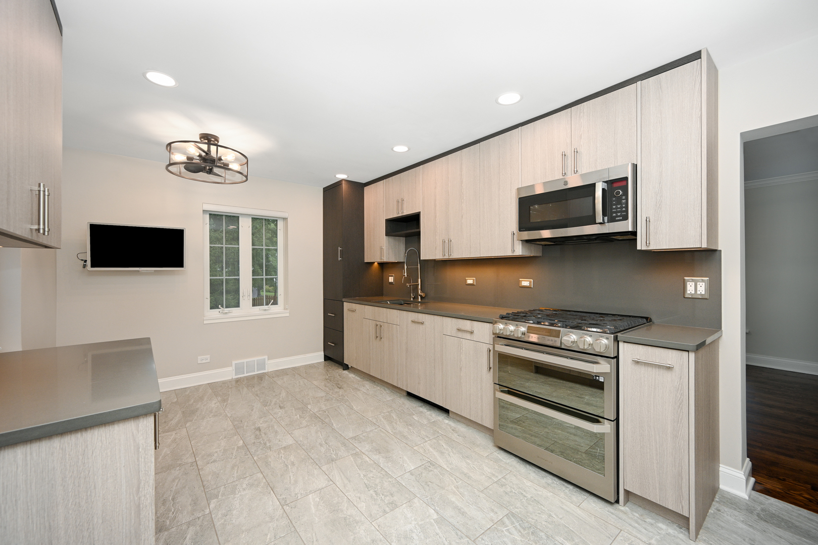 721 Lenox Road Glen Ellyn, IL 60137 - Photo 16 of 43 Gallery Image 16
