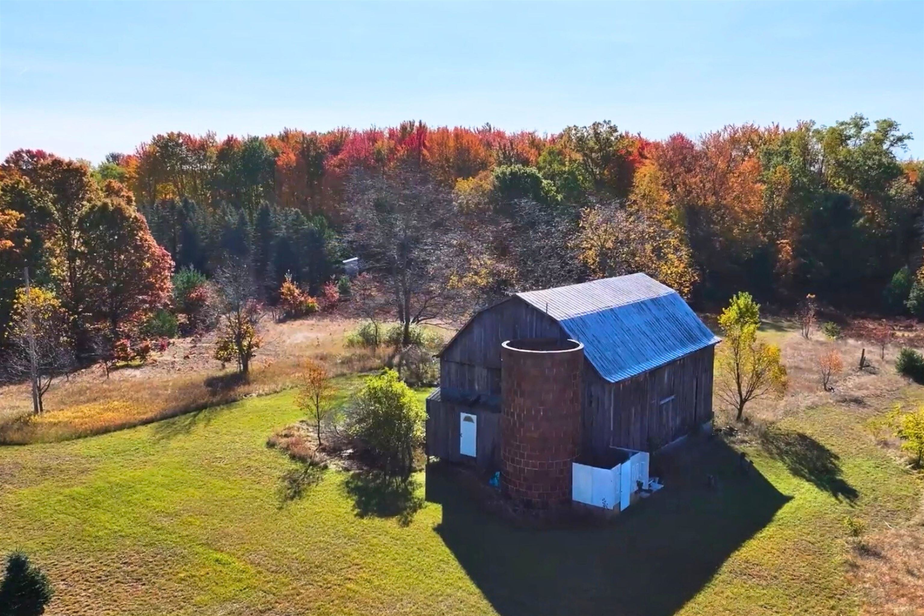 22 West 22 1/2 Road Mesick, MI 49668 - Photo 5 of 19