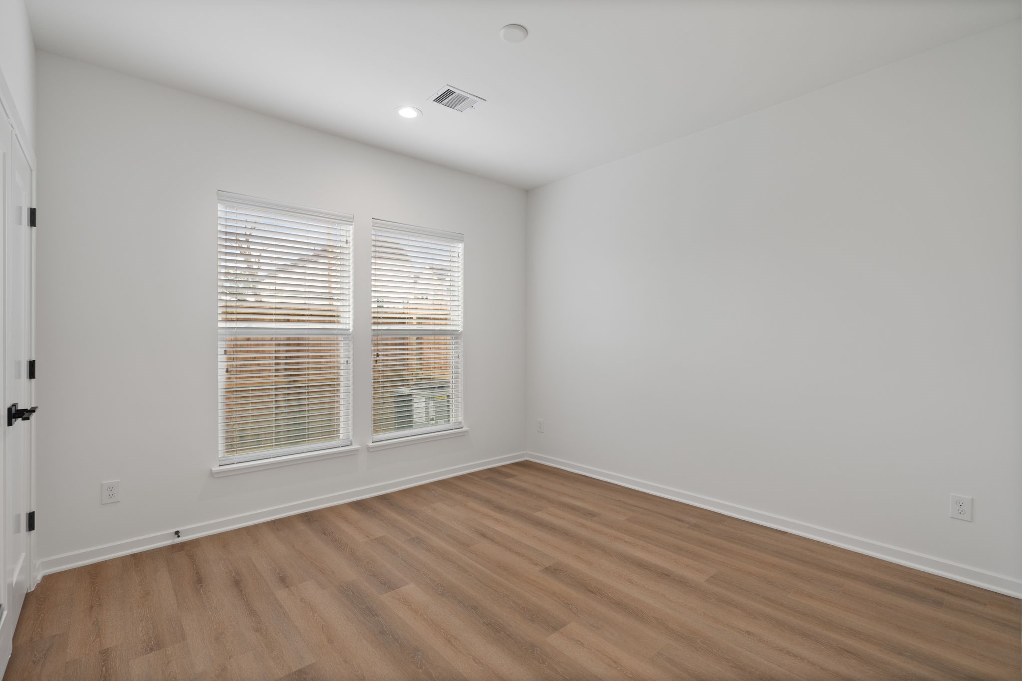 4754 Martin Hill Street Houston, TX 77018 - Photo 10 of 48