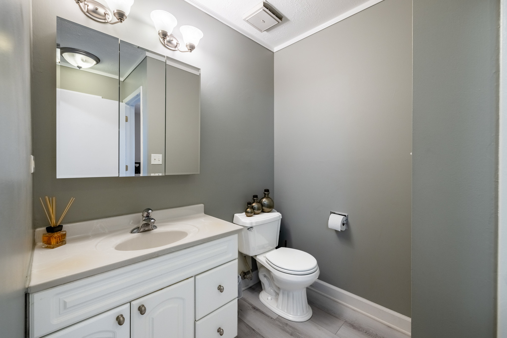 9239 Ballard Road Des Plaines, IL 60016 - Photo 15 of 16 Gallery Image 15