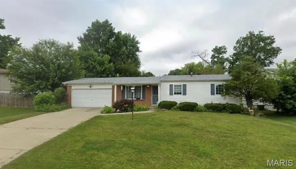 $279,900 | 11 Denallen Drive, St. Peters, MO 63376