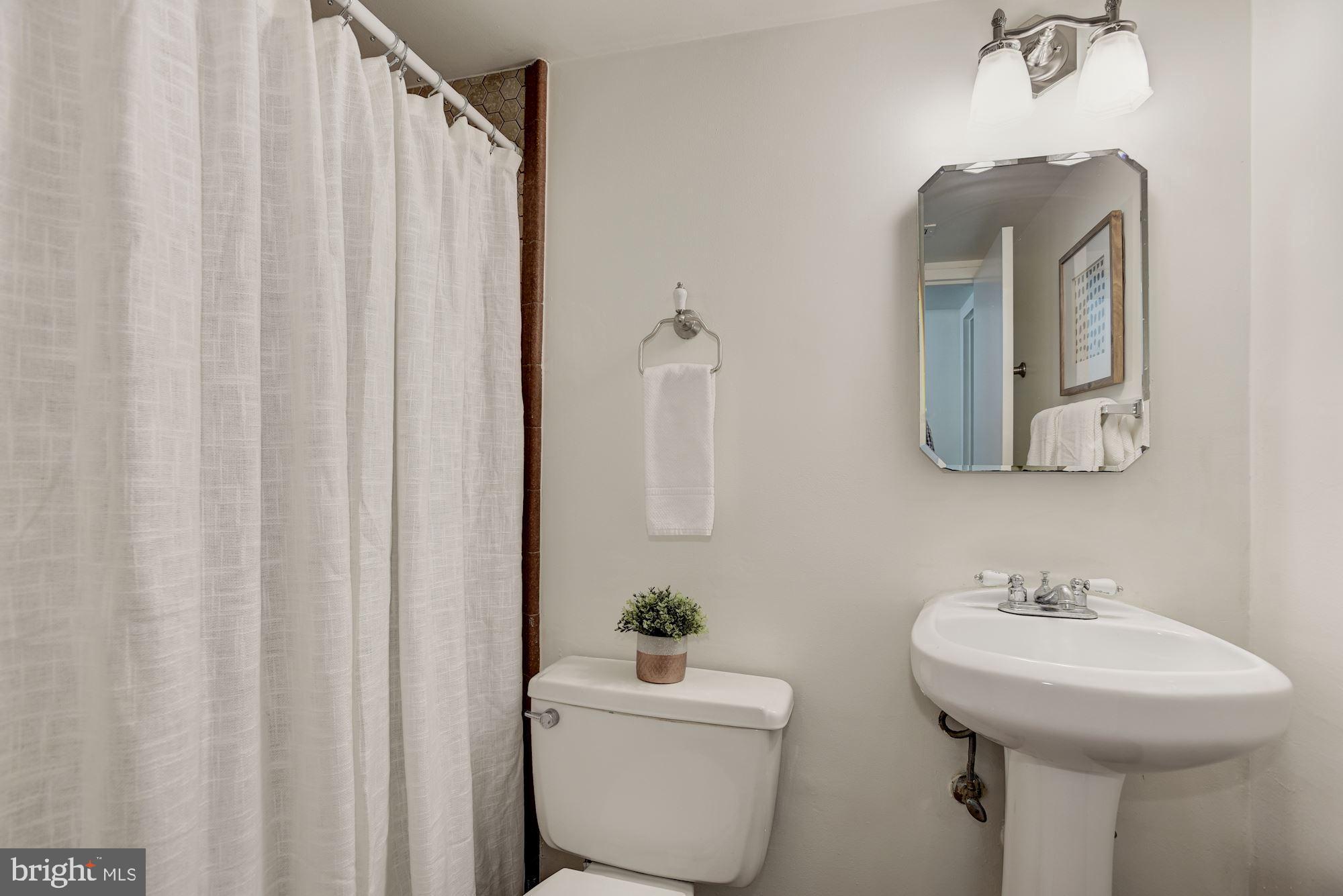 1400 Northgate Square, Unit 2A Reston, VA 20190 - Photo 22 of 27 Full Bath