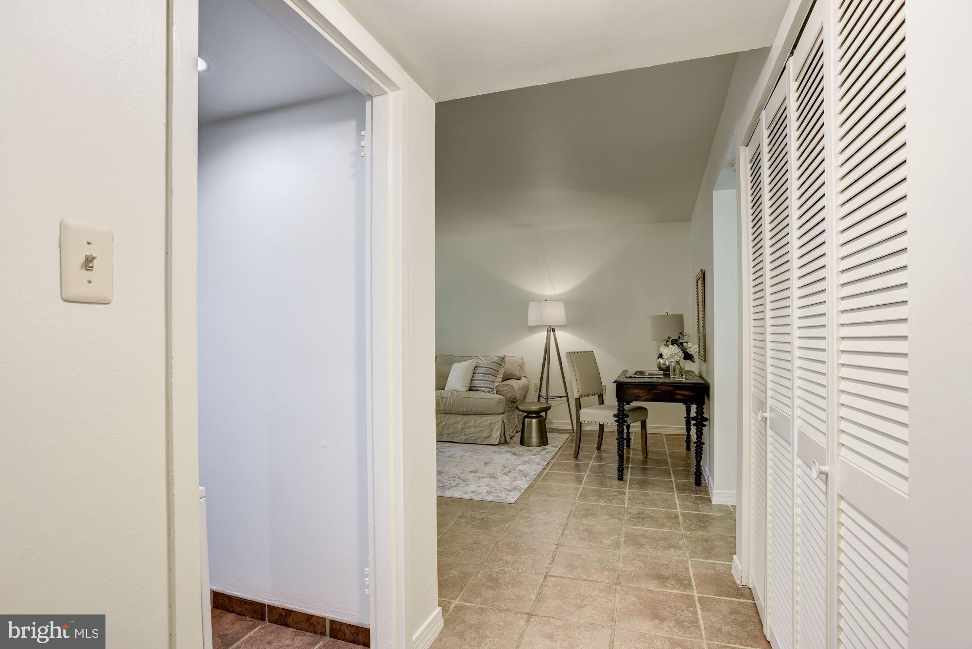 1400 Northgate Square, Unit 2A Reston, VA 20190 - Photo 4 of 27 Foyer