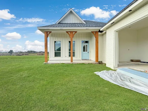 $405,000 | 39521 Hernando De Soto Drive, Darrow, LA 70725