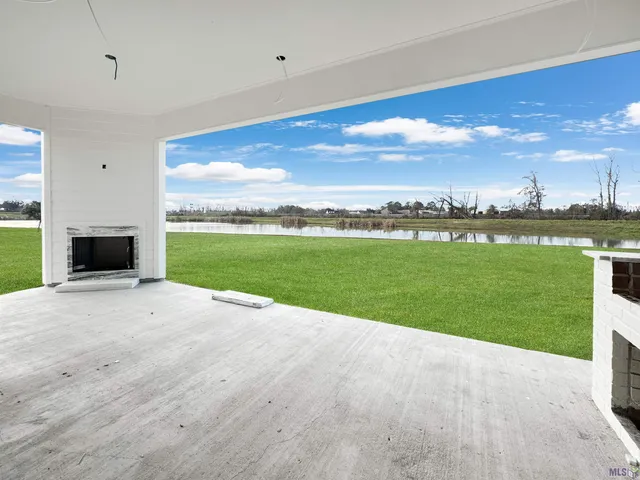 $405,000 | 39521 Hernando De Soto Drive, Darrow, LA 70725